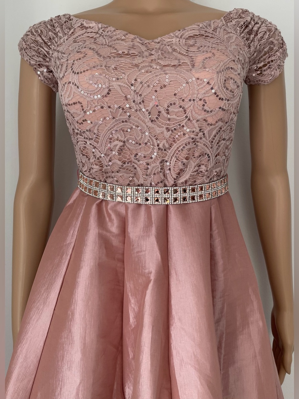 Elegant Rose Pink Lace A-Line Evening Dress - Picture 8 of 10